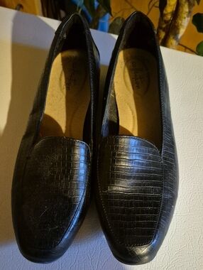 Clarks Black Croc-Texture Slip-On Loafers